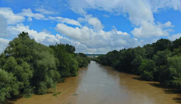 Vista aérea de las inundaciones en el río debido a las fuertes lluvias — Foto de Stock