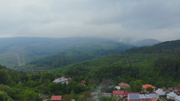 Mountain Morning een mist op het landschap Panorama. — Stockvideo