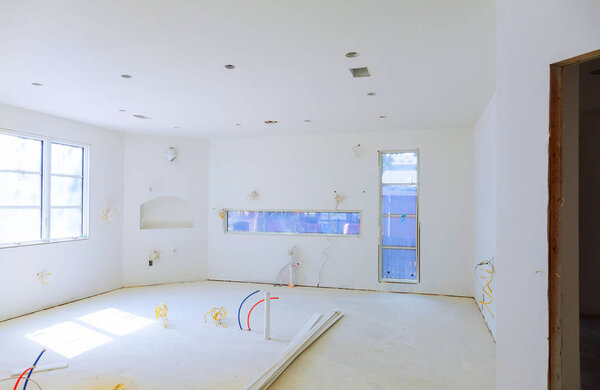 Внутреннее строительство жилого дома с установленным
