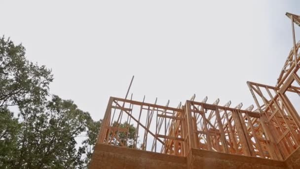 Nova construção de uma casa emoldurada Nova construção de uma casa Construindo o solo — Vídeo de Stock