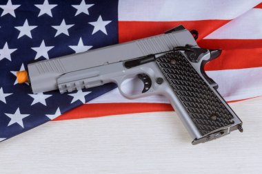 Amerikan bayrağı suç ve ceza tabanca tabanca
