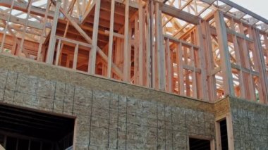 Bina inşaat, yeni özellik geliştirme sitesinde ahşap çerçeve yapısı