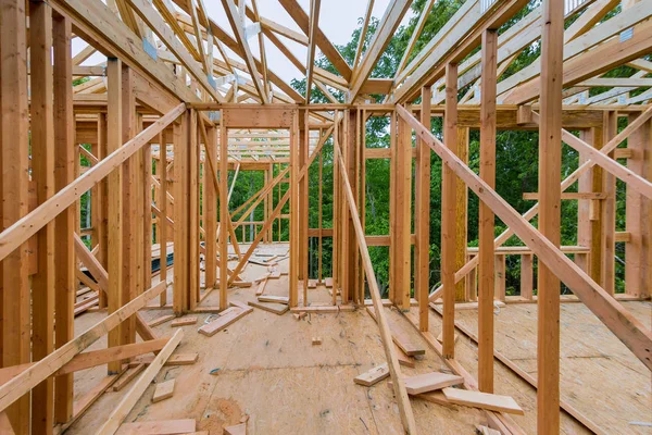 Framing balk van nieuw huis in aanbouw home framing — Stockfoto