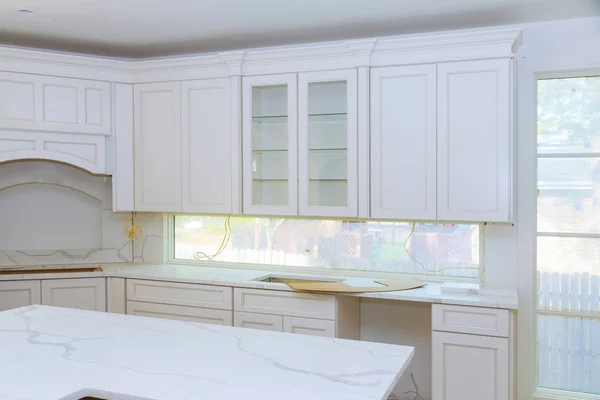 Home Improvement Küche Remodel Ansicht in einer neuen Küche installiert — Stockfoto