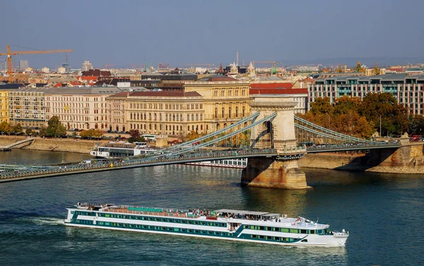 Tuna'nın karşısındaki Zincir Köprü, Budapeşte — Stok fotoğraf