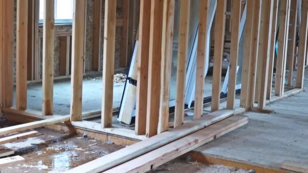 Nouvelle maison de charpente de construction avec cadre 