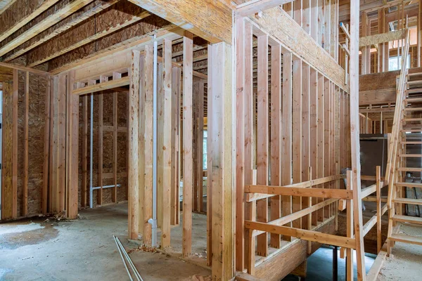 Nybyggnation av balk konstruktion hus inramade marken — Stockfoto