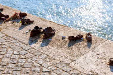 Tuna'da ayakkabılar, İkinci Dünya Savaşı Yahudi anıtı Budapeşte Macar Yahudiler için bir anıt