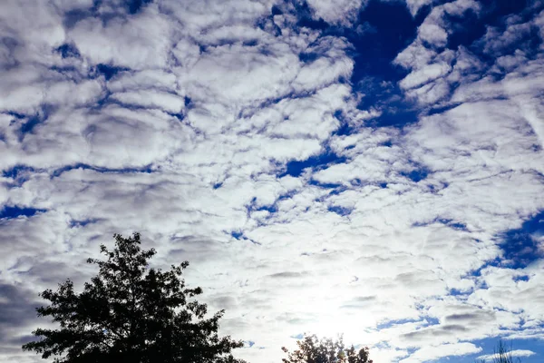 空の雲と太陽 — ストック写真