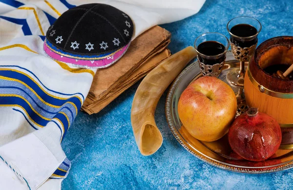 Samenstelling met honing, appel en granaatappel voor Rosh Hashanah vakantie — Stockfoto