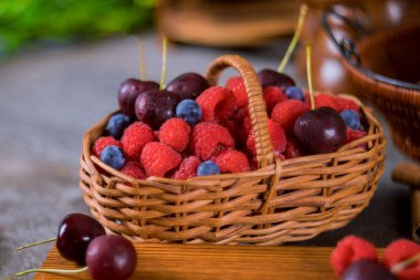 Sepette ahududu, kiraz ve yaban mersini