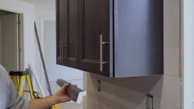 Mutfak Kurulumu Adam Eller Mutfağa Mutfak Pervazı