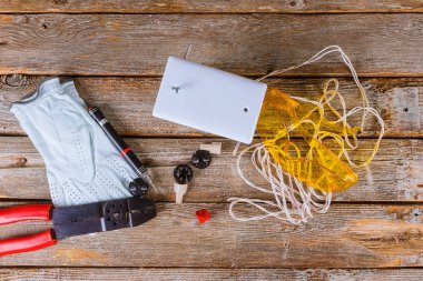 Kesme perfatları yalıtımlı oluklu boru elektrik telleri yalıtımı