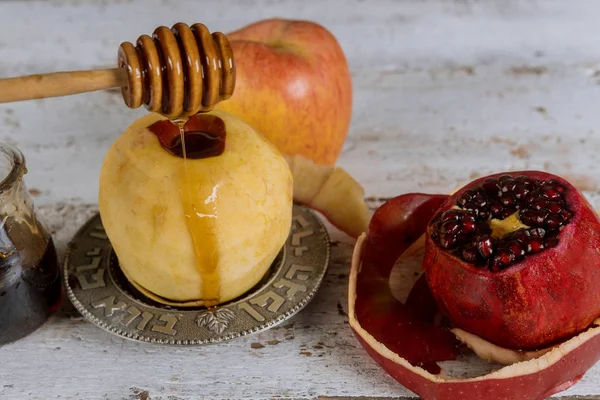Jüdischer Feiertag Rosch Haschana Honig und Äpfel mit Granatapfel — Stockfoto