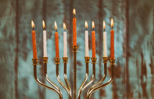 유태인 휴일 하누카 메노라와 전통적인 촛대 — 스톡 사진