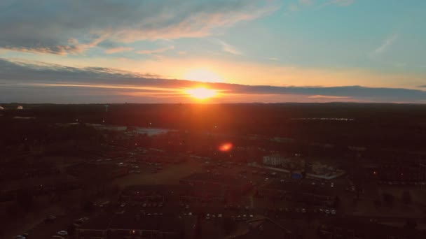 Sunrise over apartment buildings in the suburbs, the view — Stock Video