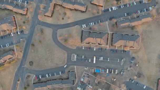 Вид с воздуха на современные крыши домов — стоковое видео