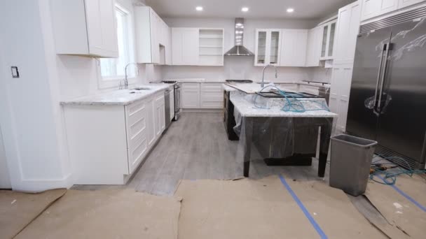 Mejora del hogar Cocina Remodelación vista instalada en una nueva cocina — Vídeo de stock