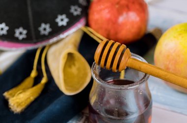 Bal, elma ve nar geleneksel tatil sembolleri rosh hashanah jewesh tatil