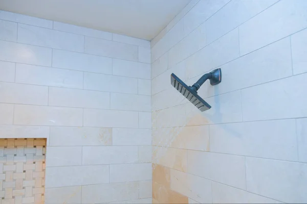 シャワースプレーとシャワーヘッドの詳細は、水のジェット — ストック写真