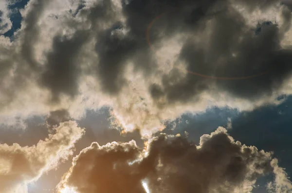 Hermosa puesta de sol en el cielo —  Fotos de Stock