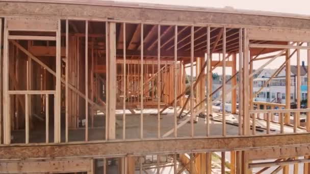 Haus-Fachwerk für ein fortschreitendes Haus eine neue Entwicklung Holz — Stockvideo