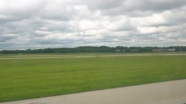 Cleveland, Abd - 06, 2017: Uçak Terminal Uluslararası Havaalanı Cleveland'da kalkışa hazır