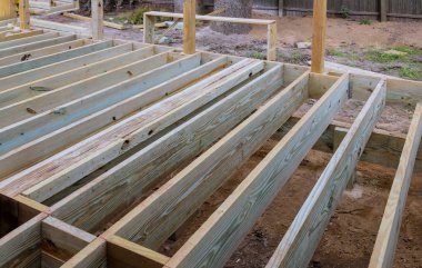 Modern ahşap güverte ile yeni güverte veranda