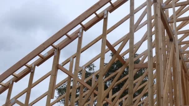 House timber frame for a progressing house a new development timber — Stock Footage House timber frame for a progressing house a new development timber Royalty Free Stock Footage