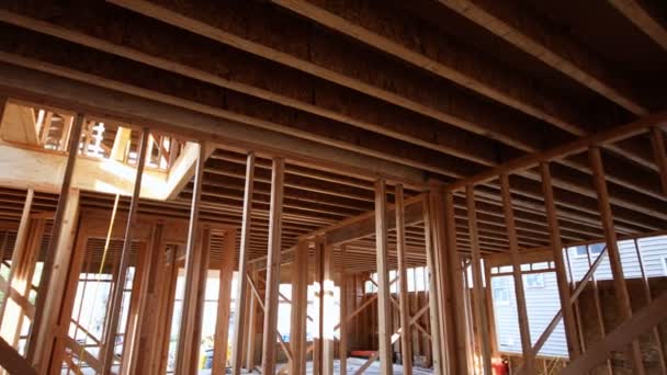 Casa de construcción de madera de nueva construcción casa de construcción — Vídeos de Stock