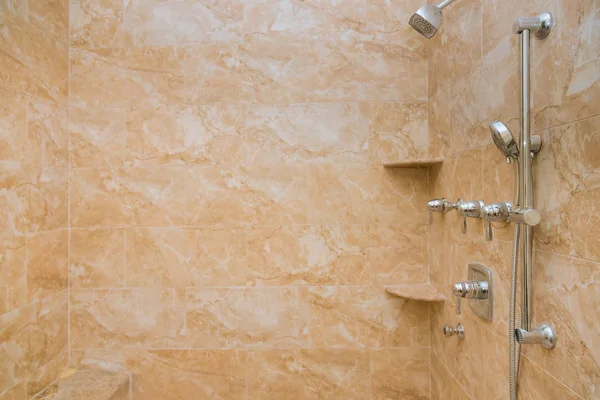 豪华的现代浴室，带淋浴和按摩功能 — 图库照片