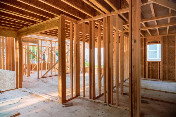 Feixe de enquadramento da nova casa em construção home framing — Fotografia de Stock