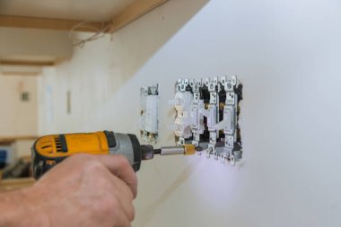 Elektrik prizi kurulumu hakkında iş.