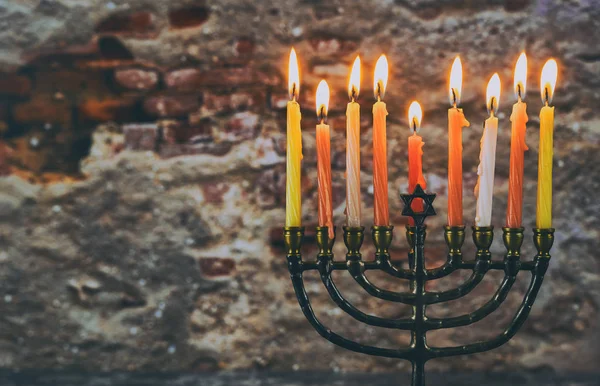 La fiesta judía hannukah símbolos - menorah —  Fotos de Stock