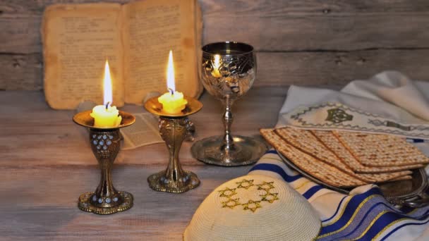 Pesach eve passover symbols of great Jewish holiday. traditional matzoh — Stock Video