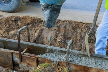 Kaldırımlar kaldırım yenileme karayolu altyapısı beton kaldırım onarımı.