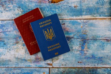 Ukrayna ve Macaristan çifte vatandaşlarının pasaportları seyahat konsepti için