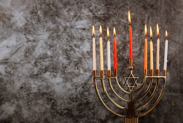 Hanukkah menorah mumlar yanan ile — Stok fotoğraf