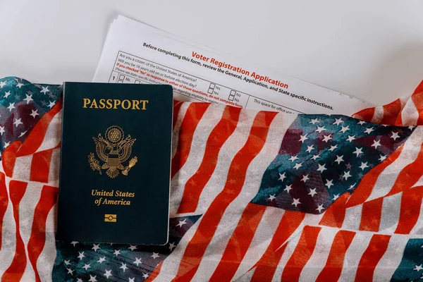 Inscrição de eleitores Pedido de eleição presidencial dos EUA Passaportes da Bandeira Americana — Fotografia de Stock