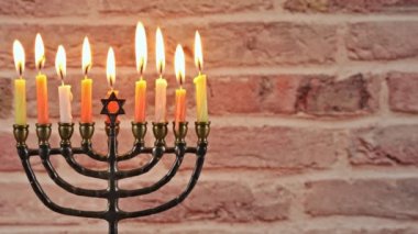 Işıl ışıl parlayan Hanuka Menorah Alanın Sığ Derinliği