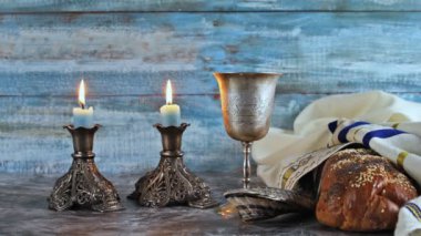 Yahudi Bayramında Rosh hashanah bal ve nar aromalı elmalar