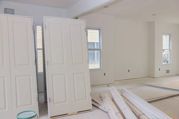 Vorbereitung Der Innenausstattung Der Neuen Wohnung Interieur Hölzerne Stapler Türen — Stockfoto