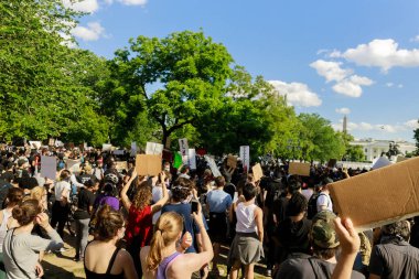 WASHINGTON D.C., ABD - 31 Mayıs 2020: George Floyd 'un ölümünden sonra protesto, Siyahların Yaşamı Önemlidir grubu Beyaz Saray Başkanı Donald Trump' a karşı durdu