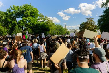 WASHINGTON D.C., ABD - 31 Mayıs 2020: George Floyd 'un ölümünden sonra protesto, Siyahların Yaşamı Önemlidir grubu Beyaz Saray Başkanı Donald Trump' a karşı durdu