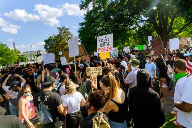WASHINGTON D.C., ABD - 31 Mayıs 2020: Siyahların Yaşamları Önemi Protesto Göstericileri, Beyaz Saray Başkanı Donald Trump 'a karşı ayakta duran grup George Floyd' un ölümünden sonra yürüyüş