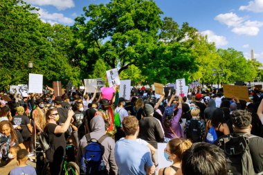WASHINGTON D.C., ABD - 31 Mayıs 2020: Siyahların Yaşamları Önemi Protesto Göstericileri, Beyaz Saray Başkanı Donald Trump 'a karşı ayakta duran grup George Floyd' un ölümünden sonra yürüyüş
