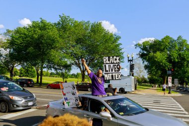 WASHINGTON D.C., ABD - 31 Mayıs 2020: George Floyd 'un ölümünden sonra protesto, Siyahların Yaşamı Önemlidir grubu Beyaz Saray Başkanı Donald Trump' a karşı durdu