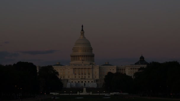 Egyesült Államok Capitol és a szenátus épülete, Washington DC USA éjszaka — Stock videók