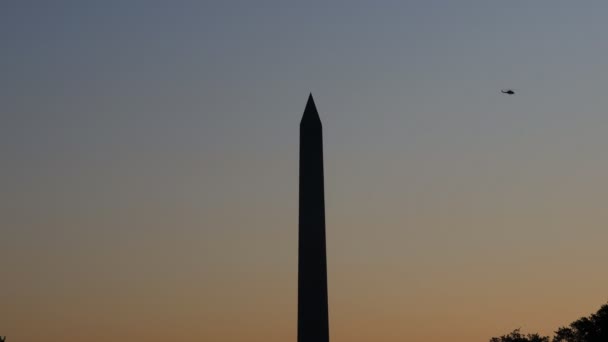 American Washington Monumento na em Washington, DC, EUA ao amanhecer — Vídeo de Stock