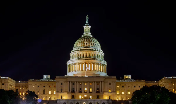 Capitolio Edificio Los Estados Unidos Con Cúpula Encendida Por Noche —  Fotos de Stock
